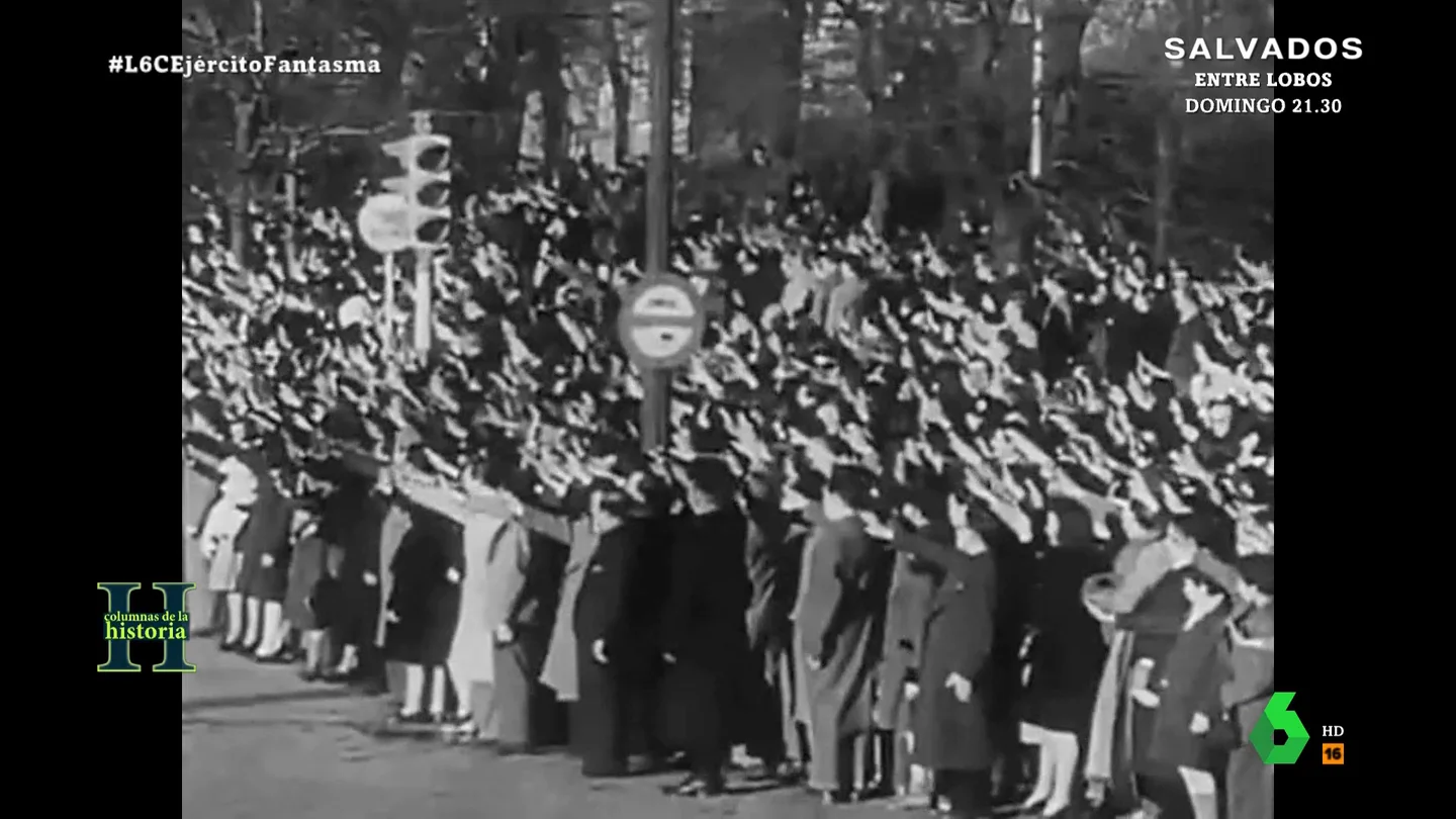 El asalto de Cuatro Caminos, o cómo la muerte de dos falangistas provocó una de las mayores manifestaciones del franquismo En este vídeo, laSexta Columna analiza qué fue el asalto de Cuatro Caminos que llevó a cabo la guerrilla urbana de Vitini, que se saldó con la muerte de dos falangistas y fue utilizado por la dictadura para movilizar a miles de personas en Madrid.