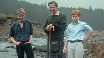 Rufus Kampa, Dominic West, Flynn Edwards, como el Príncipe Carlos y sus hijos Guillermo y Harry.