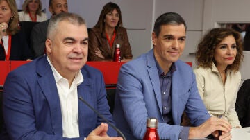 Santos Cerdán, Pedro Sánchez y María Jesús Montero durante el Comité Federal del PSOE