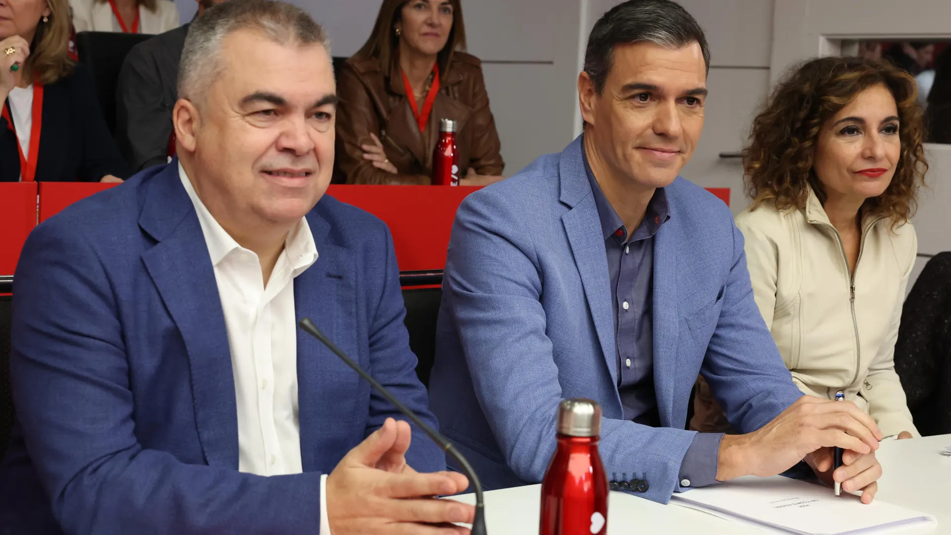 Santos Cerdán, Pedro Sánchez y María Jesús Montero durante el Comité Federal del PSOE