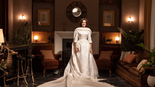 Belén Cuesta caracterizada como Fabiola de Mora y Aragón en 'Cristóbal Balenciaga'.