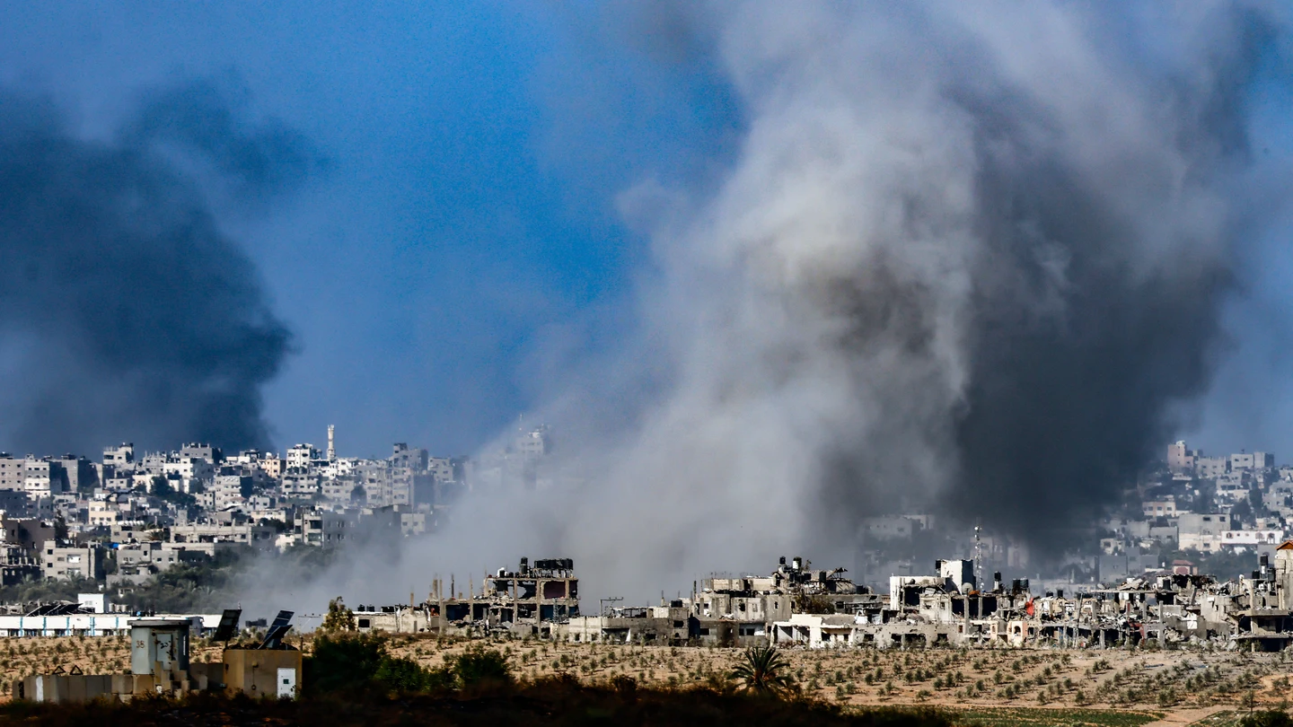 Nubes de humo tras un ataque aireo israelí al norte de la Franja de Gaza Nubes de humo tras un ataque aireo israelí al norte de la Franja de Gaza