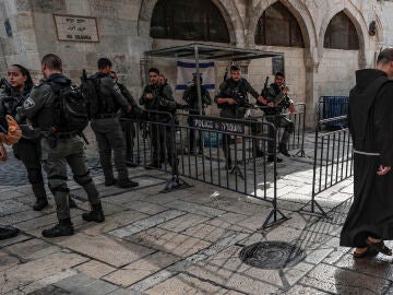 Israeli police kill man who stabbed officer in East Jerusalem