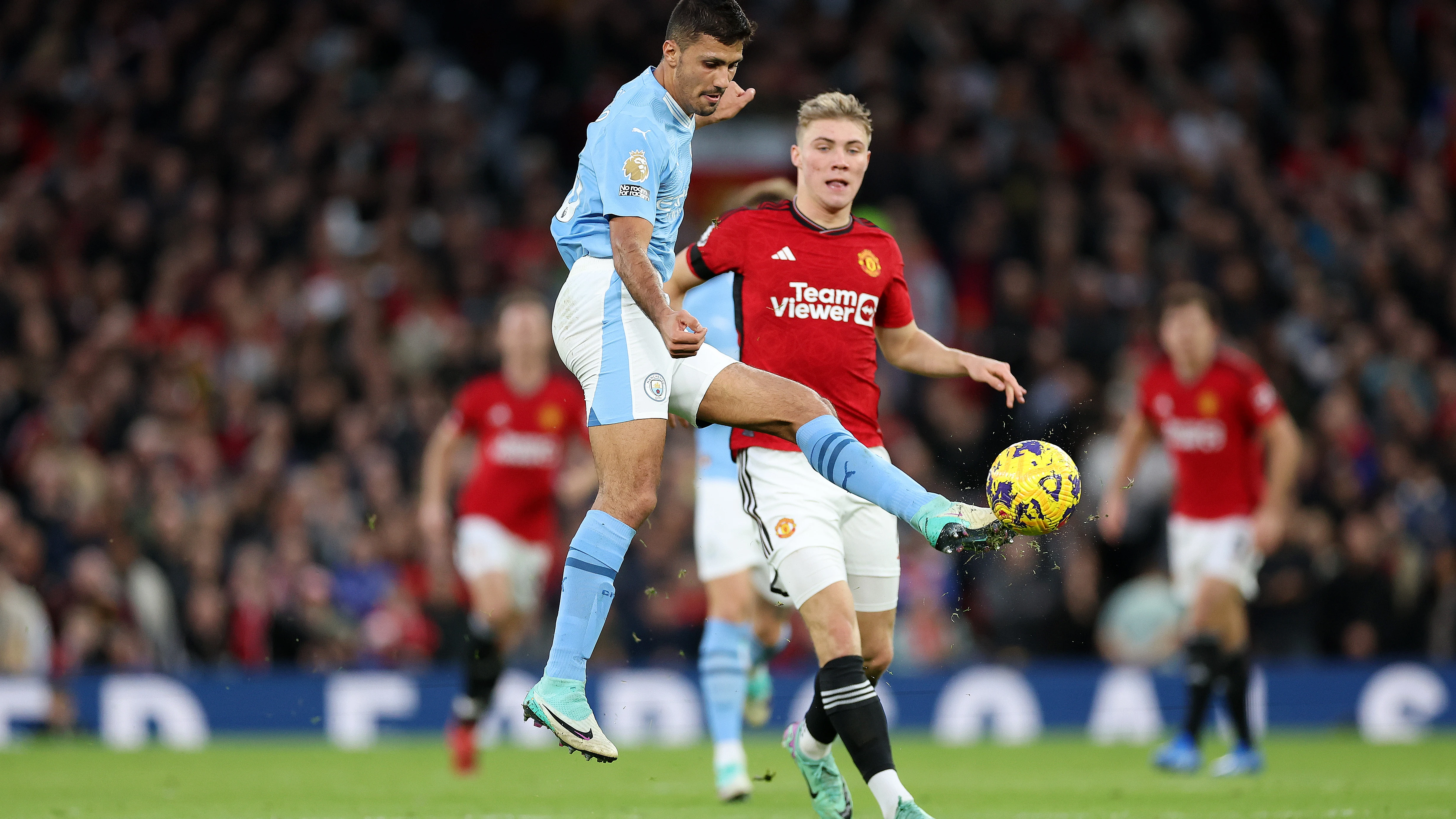 Rodri Hernández contra el Manchester United