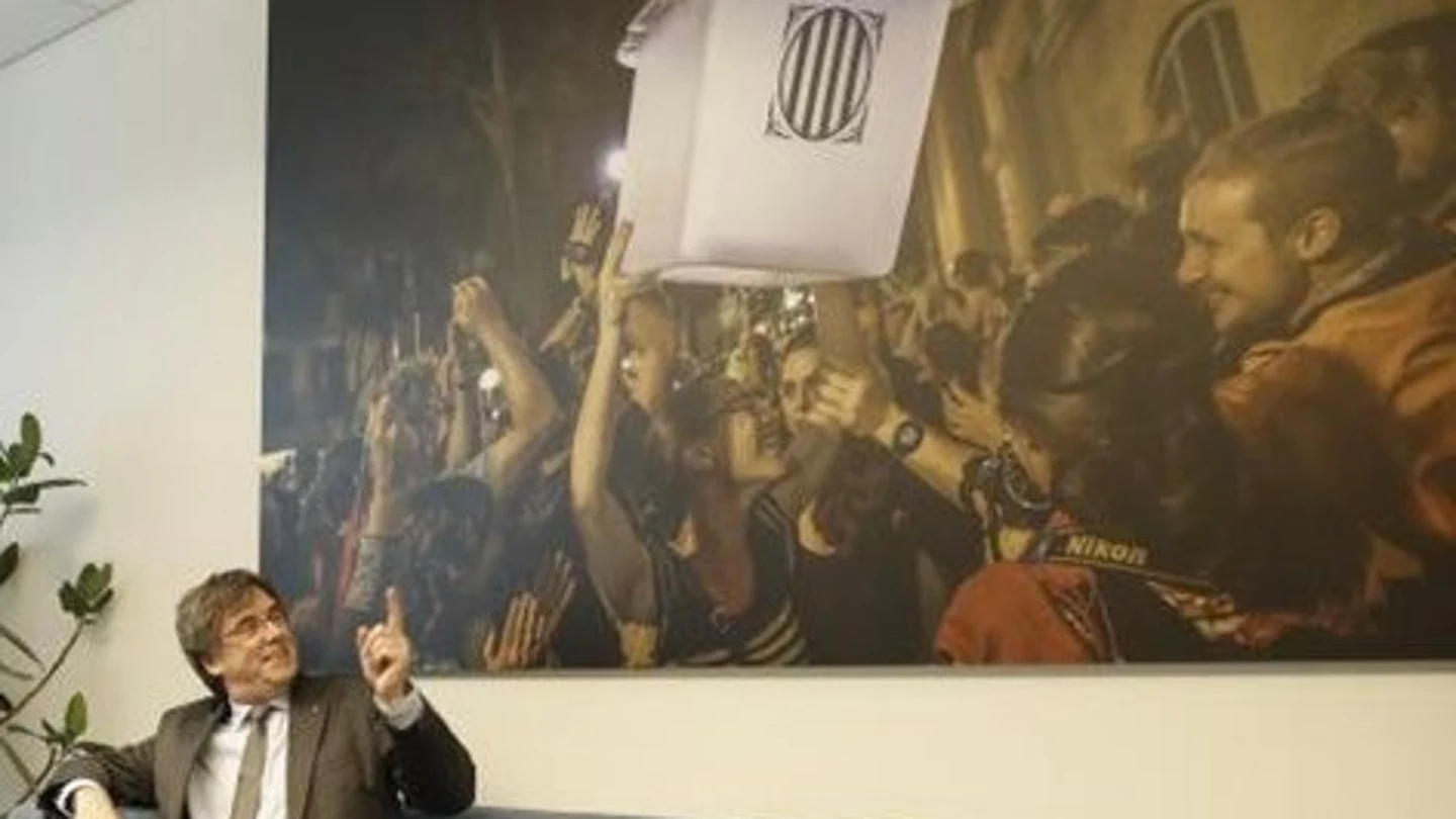 La historia de la foto de una mujer con una urna en el 1-O: el detalle de la reunión entre Puigdemont y Cerdán La historia de la foto de una mujer con una urna en el 1-O: el detalle de la reunión entre Puigdemont y Cerdán