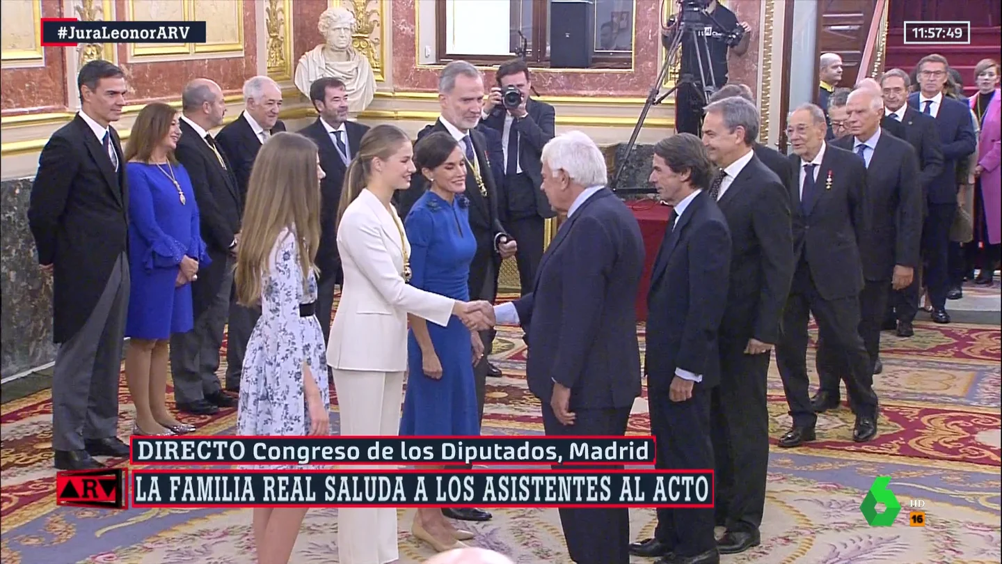 El saludo de los cuatro expresidentes del Gobierno a la princesa Leonor El saludo de los cuatro expresidentes del Gobierno a la princesa Leonor