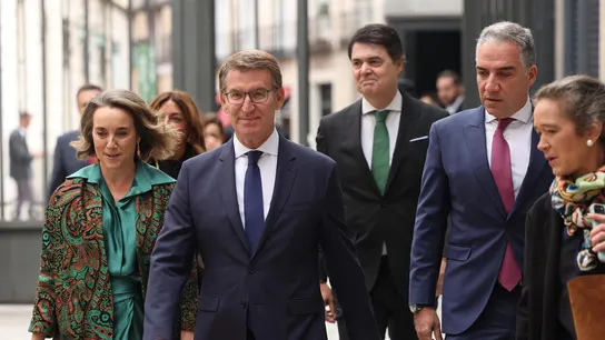 Feijóo acompañado por Cuca Gamarra y Elías Bendodo Feijóo acompañado por Cuca Gamarra y Elías Bendodo