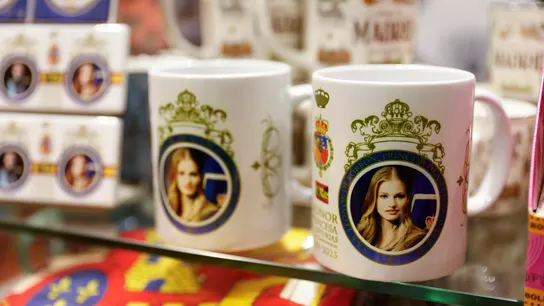 Detalle de unas tazas con la imagen de la Princesa Leonor Detalle de unas tazas con la imagen de la Princesa Leonor