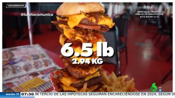 La hamburguesa más calórica del mundo tiene 20.000 calorías: cómetela entera si no quieres que te peguen las camareras
