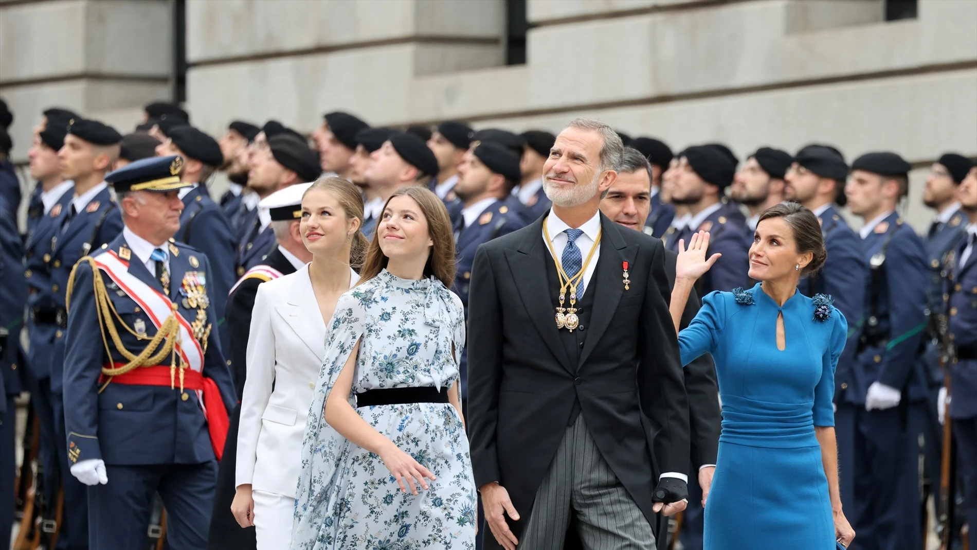 La Princesa Leonor, la Infanta Sofía, El Rey Felipe y la Reina Letizia durante el acto de jura 