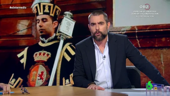 "Antes que reyes son padres": Dani Mateo analiza todas las veces que los monarcas retocan el peinado de Leonor "Antes que reyes son padres": Dani Mateo analiza todas las veces que los monarcas retocan el peinado de Leonor