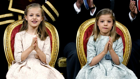 La princesa Leonor y la infanta Sofía en la ceremonia de proclamación del rey Felipe VI La princesa Leonor y la infanta Sofía en la ceremonia de proclamación del rey Felipe VI