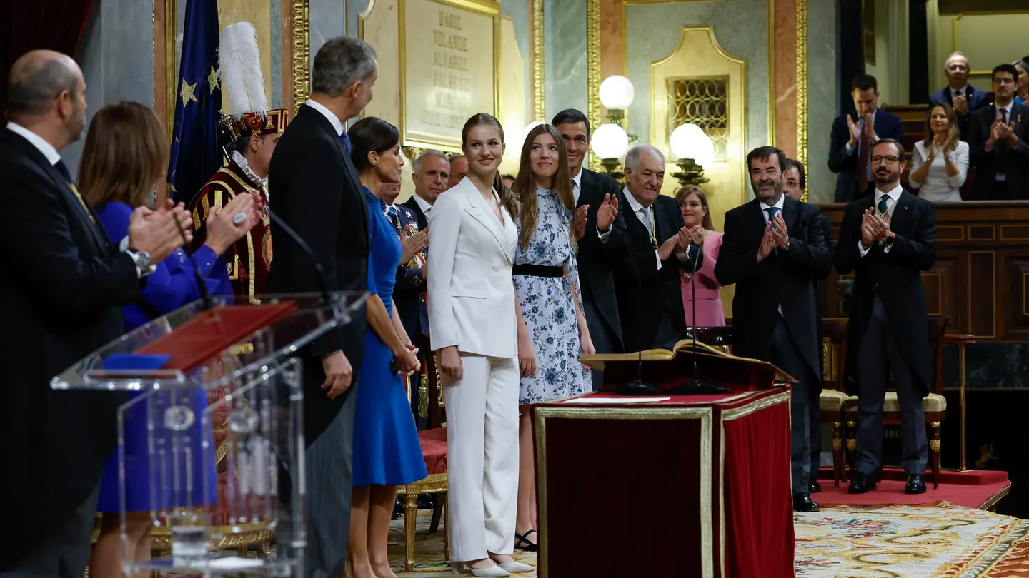MIradas de complicidad entre Leonor y su padre MIradas de complicidad entre Leonor y su padre