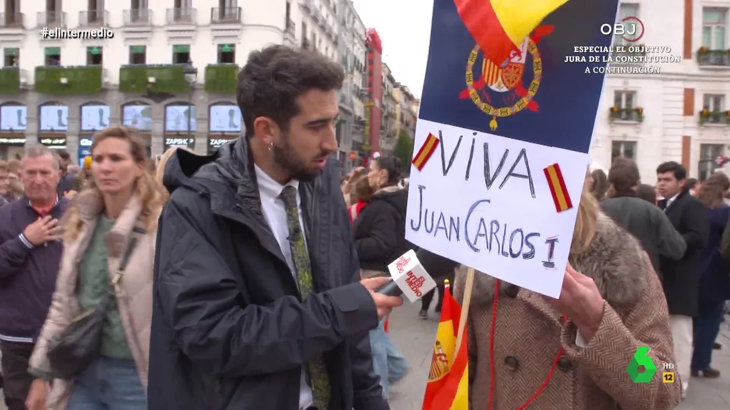 EL INTERMEDIO - El encuentro de Isma Juárez con una 'juancarlista' el día de la jura de Leonor EL INTERMEDIO - El encuentro de Isma Juárez con una 'juancarlista' el día de la jura de Leonor