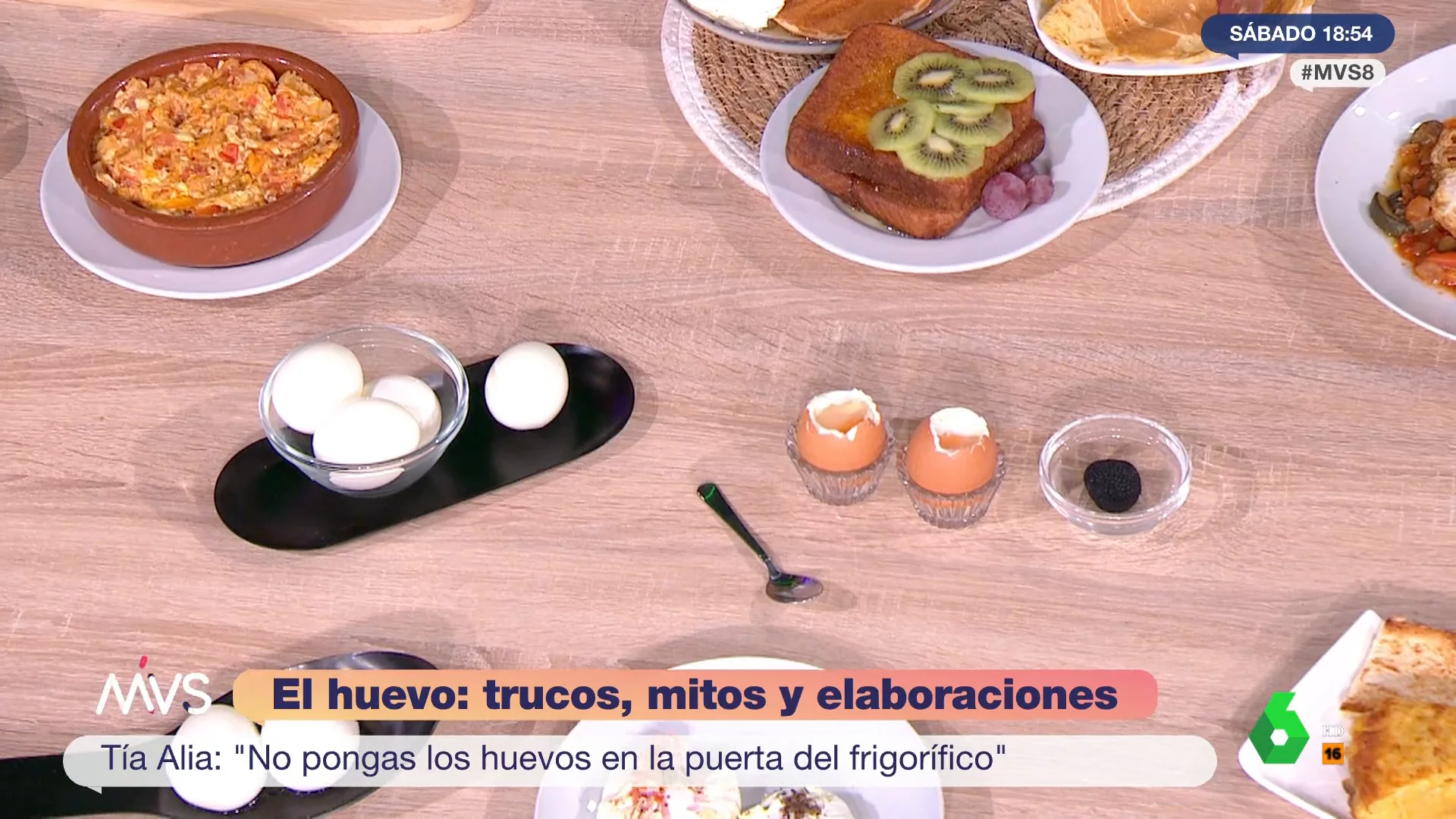 ¿por qué los huevos están en el supermercado a temperatura ambiente y nosotros lo metemos al frigorífico? 