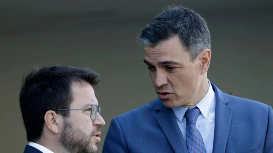 El presidente del Gobierno, Pedro Sánchez (d) conversa con el presidente de la Generalitat, Pere Aragonès (i) a su llegada a la última jornada de la Reunión del Cercle d'Economia. El presidente del Gobierno, Pedro Sánchez (d) conversa con el presidente de la Generalitat, Pere Aragonès (i) a su llegada a la última jornada de la Reunión del Cercle d'Economia.