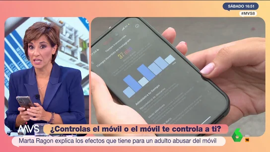 Adela González critica a esos amigos que miran siempre el móvil en las quedadas Adela González critica a esos amigos que miran siempre el móvil en las quedadas