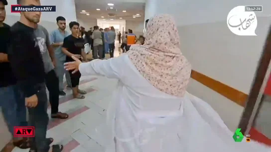 Las duras imágenes de una doctora tras ver a su hija muerta en la capilla de un hospital en Gaza Las duras imágenes de una doctora tras ver a su hija muerta en la capilla de un hospital en Gaza