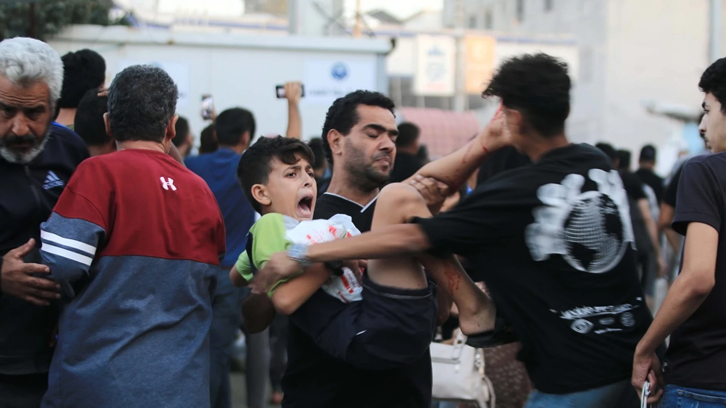 Ataque israelí a un convoy de ambulancias en Gaza Ataque israelí a un convoy de ambulancias en Gaza