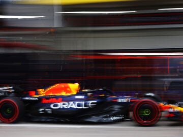 Max Verstappen bate a los elementos en una clasificación con final prematuro 