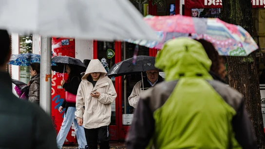 La borrasca Domingos pone en aviso a 16 comunidades por fuertes rachas de viento, lluvia o mala mar La borrasca Domingos pone en aviso a 16 comunidades por fuertes rachas de viento, lluvia o mala mar