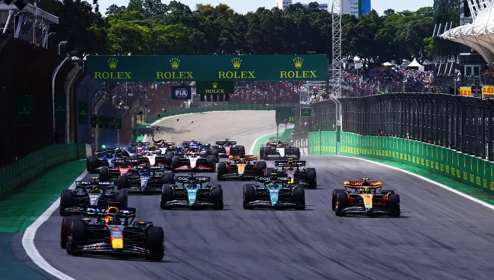 Accidentada salida del Gran Premio de Brasil