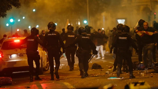 Tensión entre los manifestantes en Ferraz y la Policía Tensión entre los manifestantes en Ferraz y la Policía