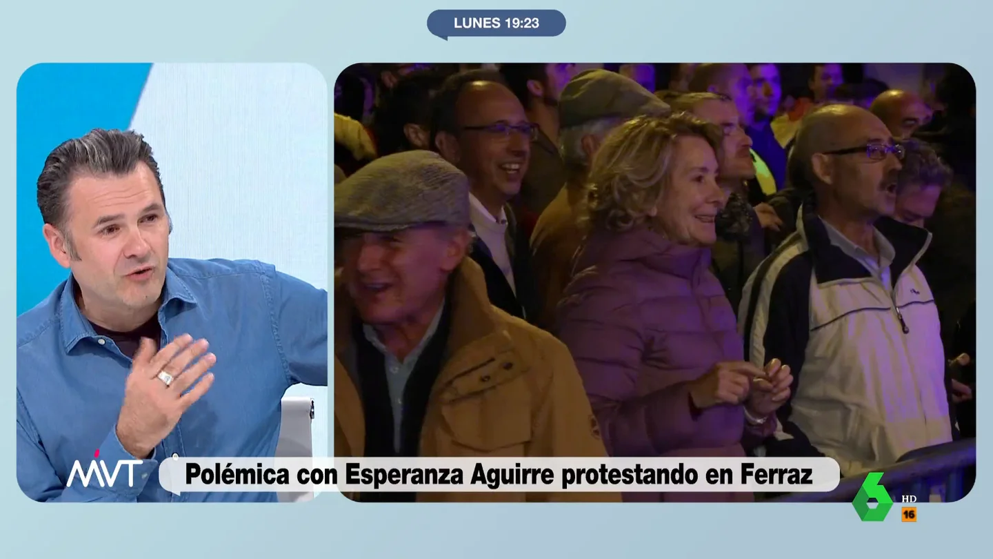 Iñaki López, sobre Aguirre en Ferraz: Pasándose a la policía municipal por el arco del triunfo, como a ella le gusta "¿Recuerdan cuando Esperanza Aguirre cortó el tráfico para sacar dinero en un cajero y desobedeció a la policía? Lo ha vuelto a hacer", comenta Iñaki López en este vídeo sobre el polémico papel de la política en la protesta frente a la sede del PSOE.