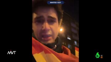 El vídeo más viral de un manifestante de Ferraz: Nos lanzan gases por putodefender España