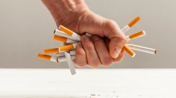 Así es Recigarum, el nuevo fármaco que promete dejar de fumar en 25 días (y está financiado por Sanidad)