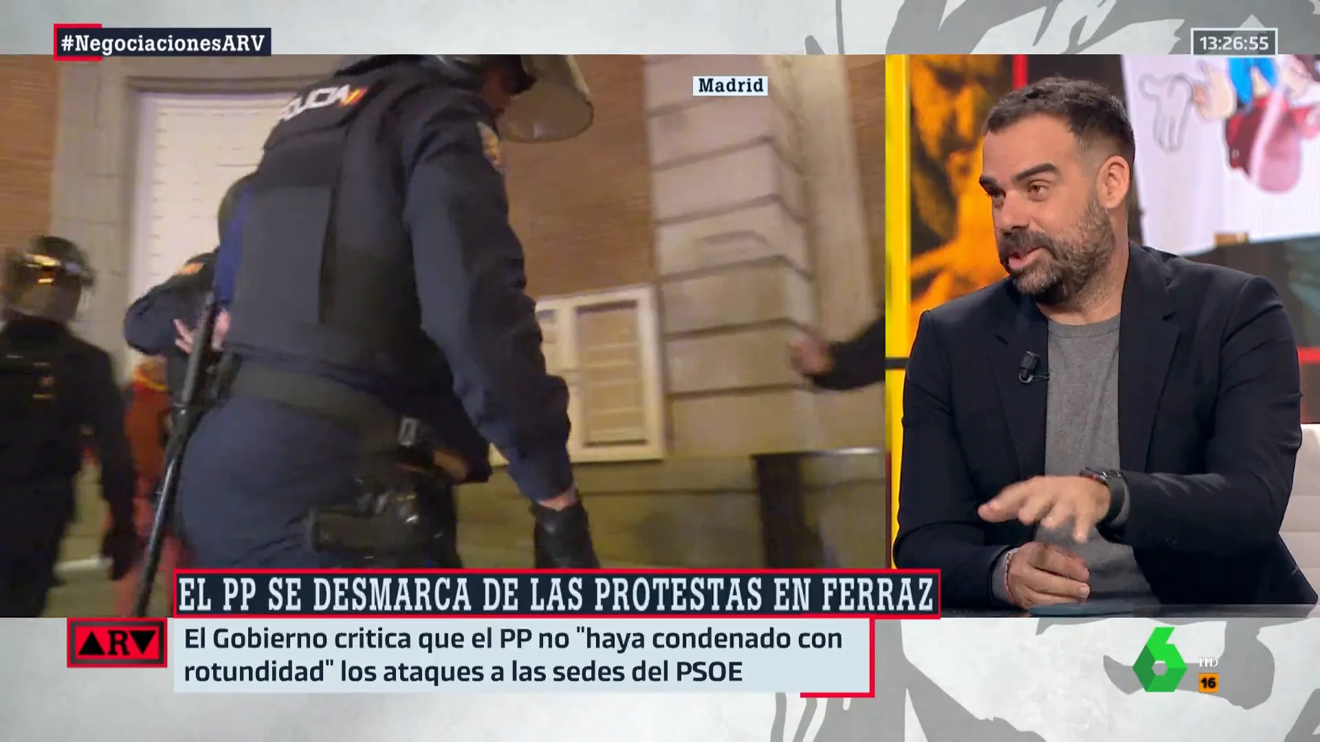 "Aquí hace falta un Tejero, pero de los de verdad": la frase que gritaron a la prensa en las protestas de Ferraz