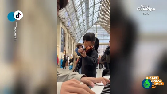 "Si no estáis llorando, no tenéis corazón": la emotiva actuación de una pequeña violinista en el metro de París "Si no estáis llorando, no tenéis corazón": la emotiva actuación de una pequeña violinista en el metro de París