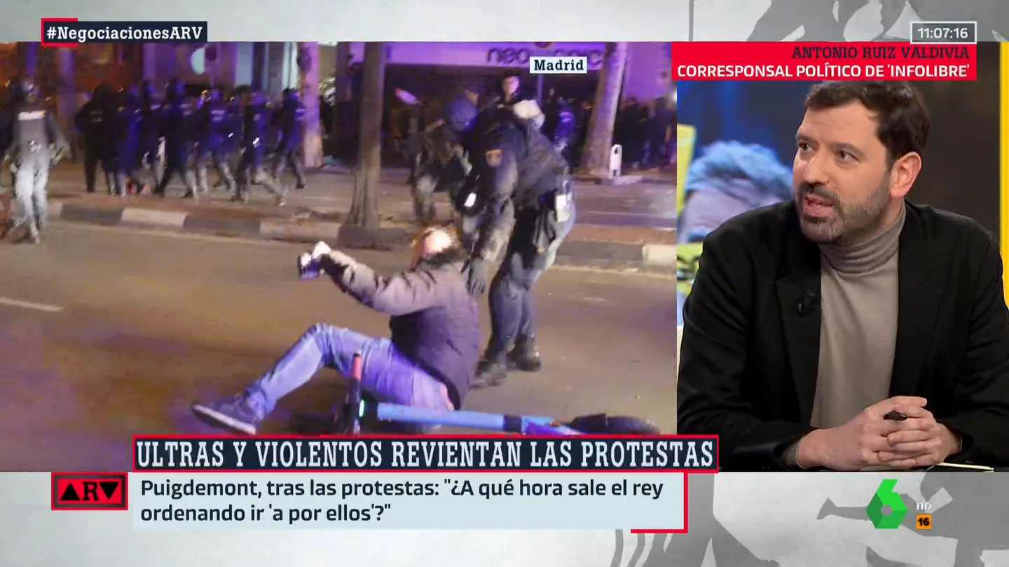 Antonio Ruiz Valdivia, tajante sobre las protestas en Ferraz: "Así es como se destruye una nación" Antonio Ruiz Valdivia, tajante sobre las protestas en Ferraz: "Así es como se destruye una nación"