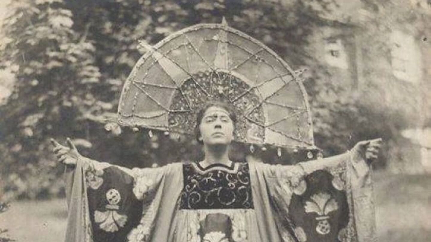 Dion Fortune, la hechicera británica que combatió a Hitler Guerra Mágica - Dion Fortune y David Bizarro