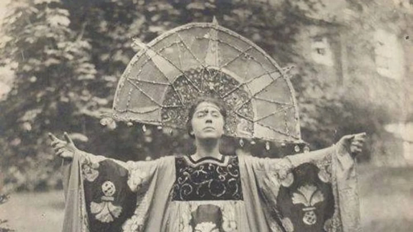Dion Fortune, la hechicera británica que combatió a Hitler Guerra Mágica - Dion Fortune y David Bizarro