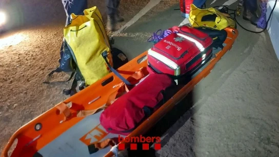 Imagen difundida por los Bomberos de la Generalitat del operativo de rescate del cuerpo. Imagen difundida por los Bomberos de la Generalitat del operativo de rescate del cuerpo.