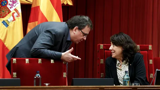 ERC y Junts se abstienen de la ley que proponía la CUP en el Parlament para un nuevo referéndum ERC y Junts se abstienen de la ley que proponía la CUP en el Parlament para un nuevo referéndum