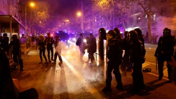 Cargas policiales en la manifestación de ultraderecha en Ferraz