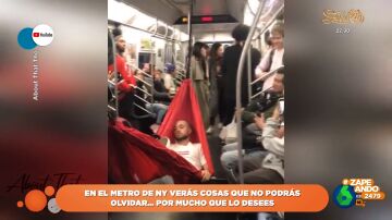 El llamativo elemento que utiliza un chico en el metro de Nueva York para estar más cómodo