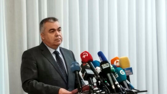 El "n&uacute;mero tres" del PSOE, Santos Cerd&aacute;n, en rueda de prensa en Bruselas.