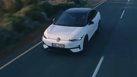 LO MEJOR DE LA SEMANA: Omoda 5, BMW R 1300, Volkswagen ID.7 y más CC Volkswagen ID.7
