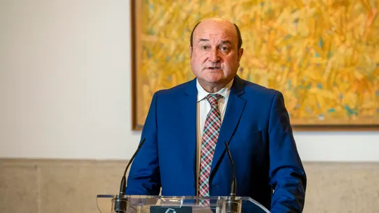 Ortuzar se reafirma en su 'no' al PP ante los disturbios en Ferraz: "Con Vox y cerca de Vox no se podía hacer nada" Ortuzar se reafirma en su 'no' al PP ante los disturbios en Ferraz: "Con Vox y cerca de Vox no se podía hacer nada"