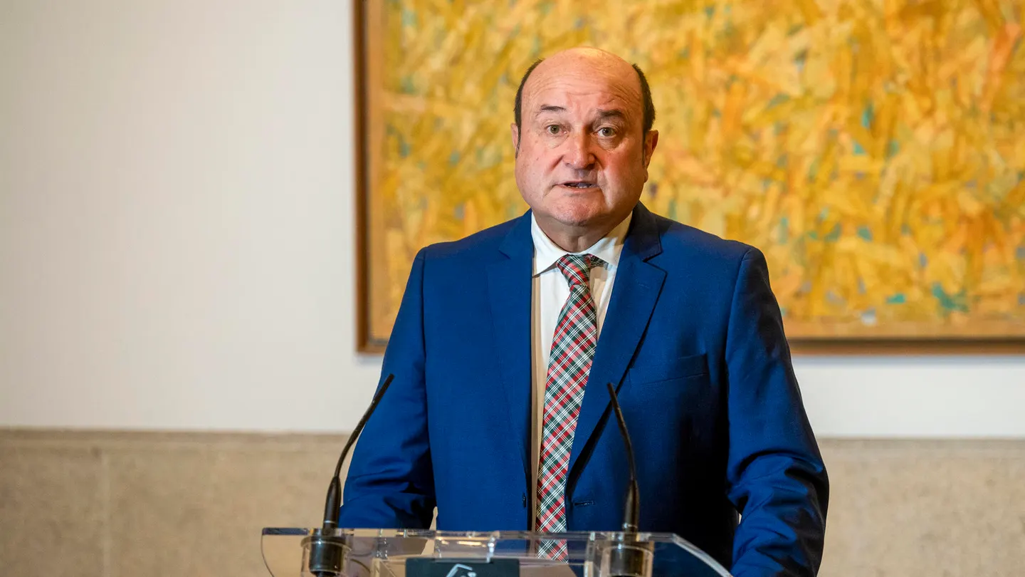 Ortuzar se reafirma en su 'no' al PP ante los disturbios en Ferraz: "Con Vox y cerca de Vox no se podía hacer nada" Ortuzar se reafirma en su 'no' al PP ante los disturbios en Ferraz: "Con Vox y cerca de Vox no se podía hacer nada"