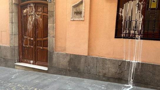 Estado en el que ha amanecido la sede provincial del PSOE este 10 de noviembre Estado en el que ha amanecido la sede provincial del PSOE este 10 de noviembre