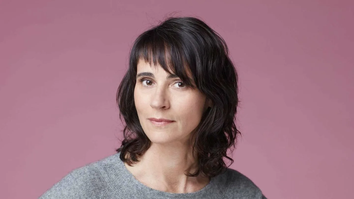 La periodista y escritora francesa Sonia Devillers 'Los exportados', la increíble historia de los miles de judíos que fueron cambiados por cerdos en la Rumanía de Ceaușescu