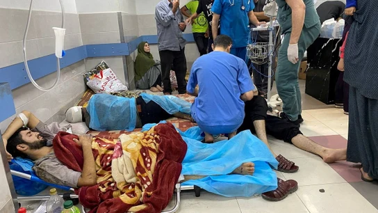 Palestinos heridos tras un ataque israelí al hospital Al Shifa en la ciudad de Gaza Palestinos heridos tras un ataque israelí al hospital Al Shifa en la ciudad de Gaza