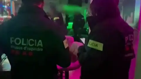 Cinco detenidos por drogar y estafar 110.000 euros a clientes de prostíbulos de Barcelona