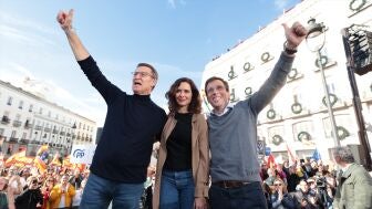 Alberto N&uacute;&ntilde;ez Feij&oacute;o, Isabel D&iacute;az Ayuso y Jos&eacute; Luis Mart&iacute;nez-Almeida, en la manifestaci&oacute;n de Madrid