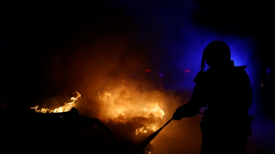 La novena noche de protestas contra la amnistía se salda con 13 detenidos y cinco heridos en Ferraz y una acampada en el Congreso La novena noche de protestas contra la amnistía se salda con 13 detenidos y cinco heridos en Ferraz y una acampada en el Congreso