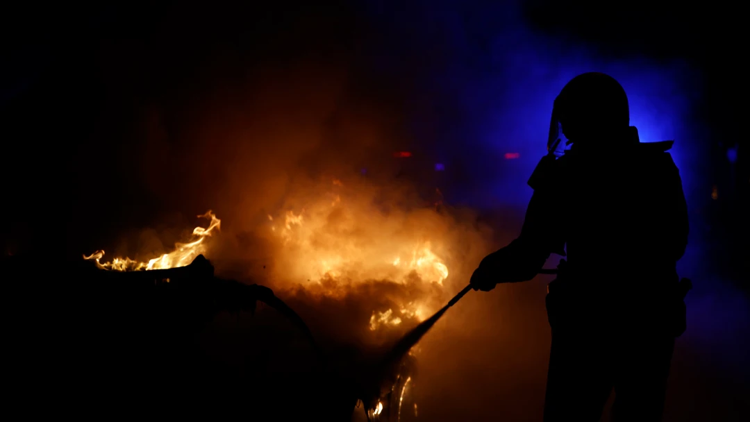 La novena noche de protestas contra la amnistía se salda con 13 detenidos y cinco heridos en Ferraz y una acampada en el Congreso